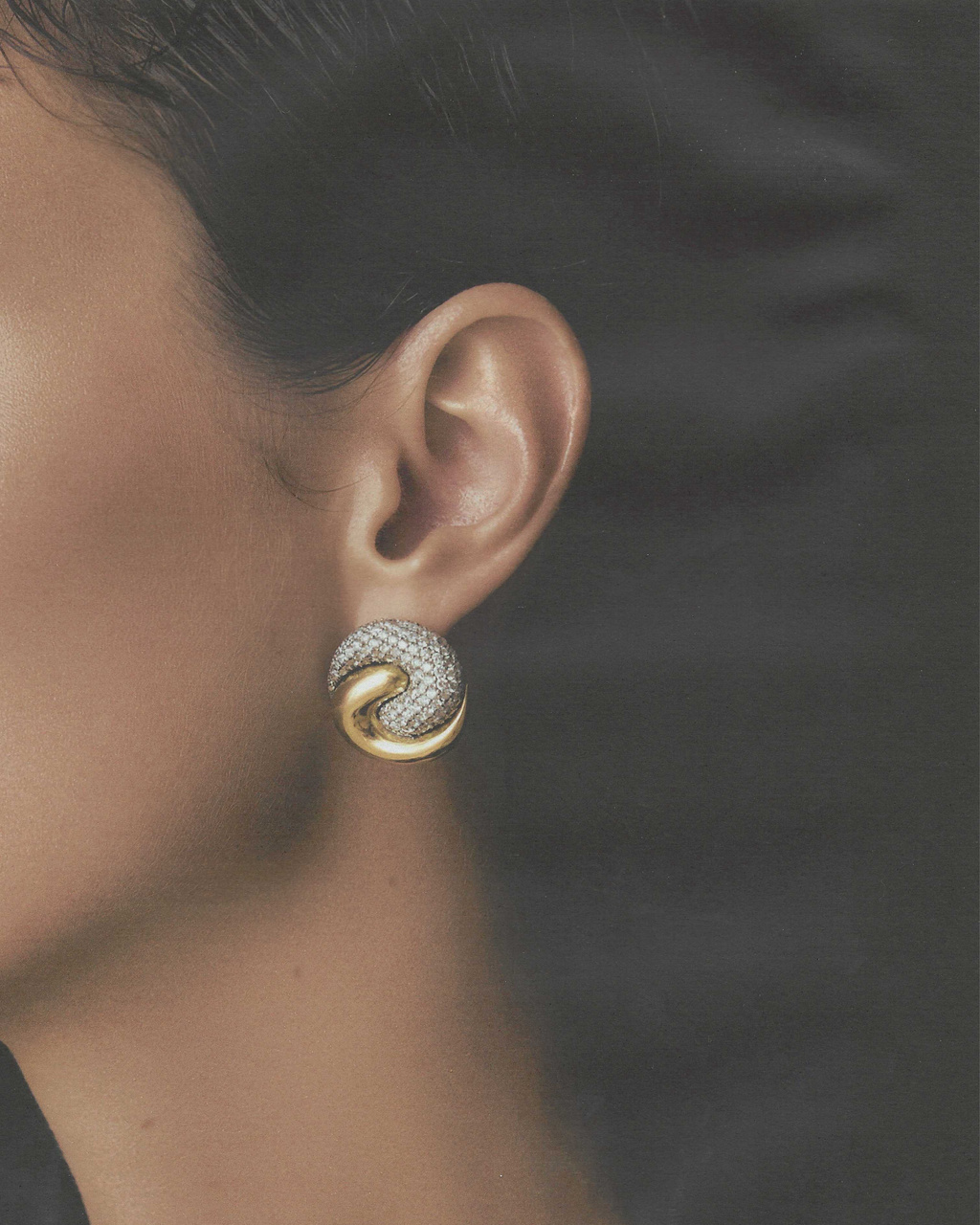 Brinco Yin Yang G Cravejado